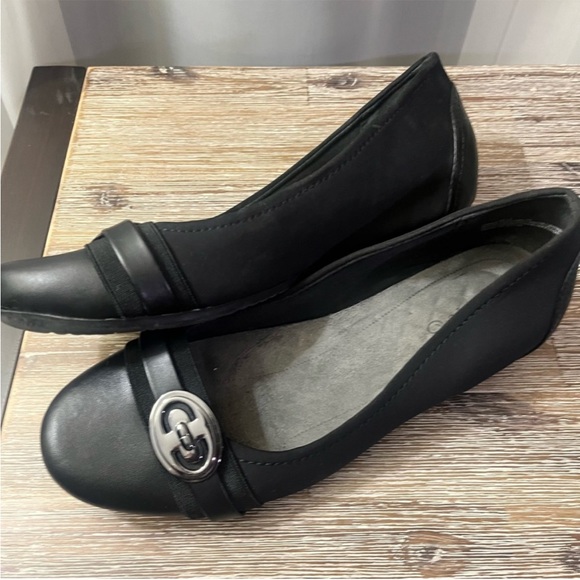 Baretraps Memory Foam Maria Ballet Flats Black
Shoes Sz 9 - Picture 3 of 7